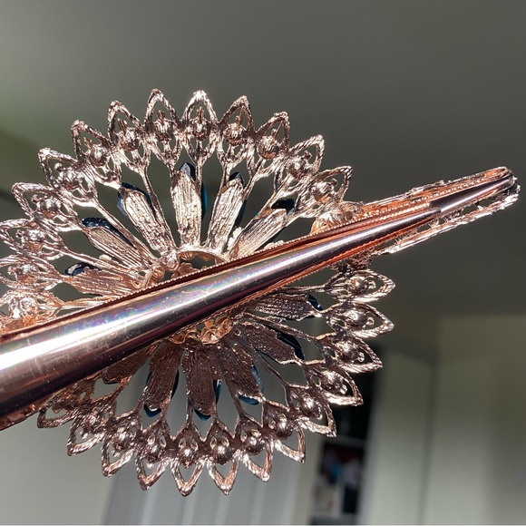 Vibrant Blue Hair Clip - Picture 5 of 6